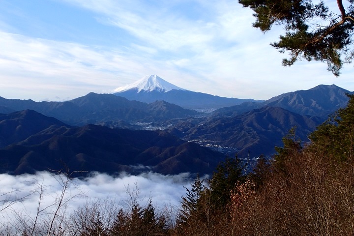 百蔵山から見た富士山
