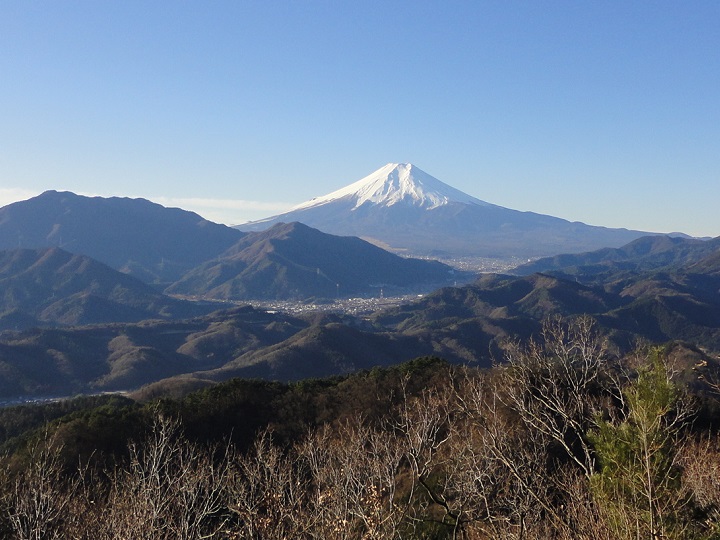 高川山から見た富士山と三ツ峠山