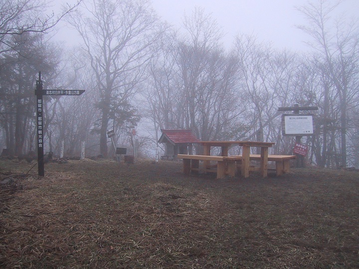 5���̌䐳�̎R�E�R��