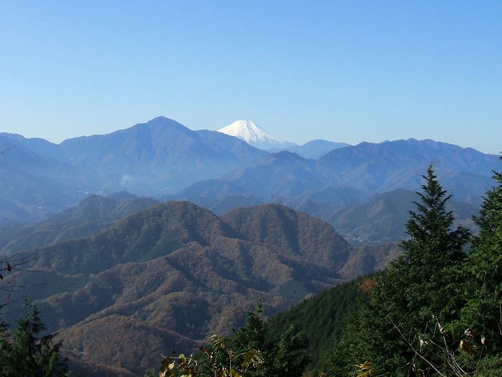 石老山から富士山の眺め
