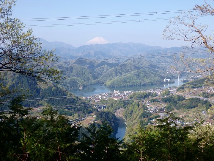 相模湖と富士山