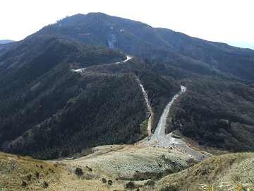 湖尻峠への道