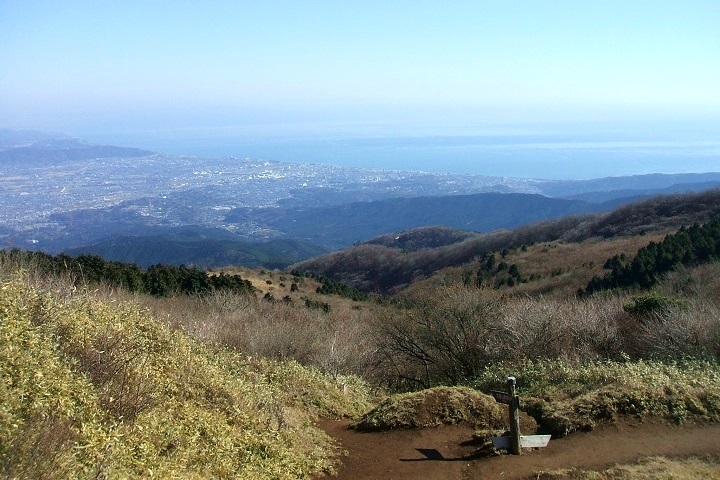 明神ヶ岳から見た相模湾の眺め