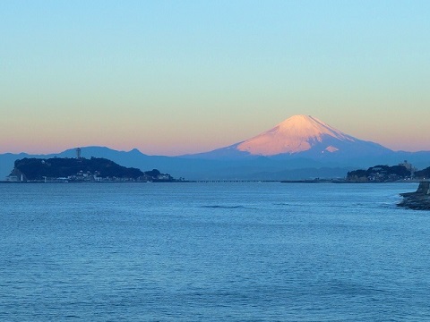 稲村ヶ崎から見た富士山と江ノ島