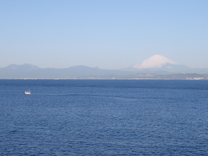 稚児ヶ淵から見た富士山と箱根の山
