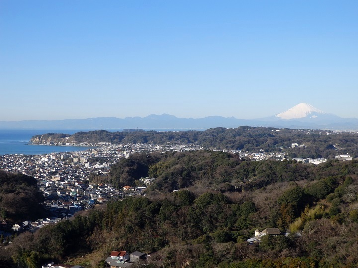 衣張山から富士山、相模湾の展望