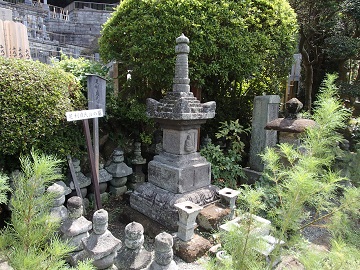 足利貞氏の墓