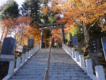 御岳神社への石段