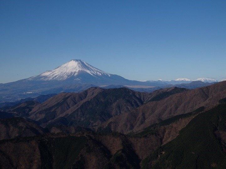 三ノ塔から見た富士山と南アルプス